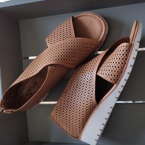 Euro Soft Women's 9 Clelia Luggage Wedge Sandal NWT EU 40